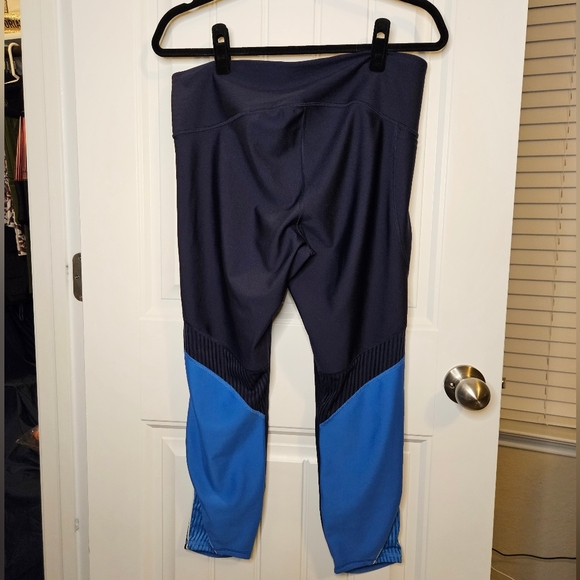 G73. Under Armour HeatGear Navy/Carolina Blue/ White Compression Pants - Size XL - Picture 6 of 10